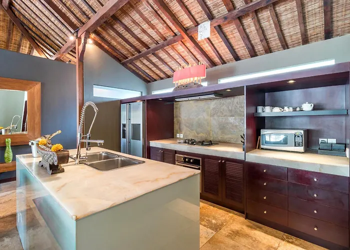 Joglo-style 3 Bedroom In Heart Of فيلة *