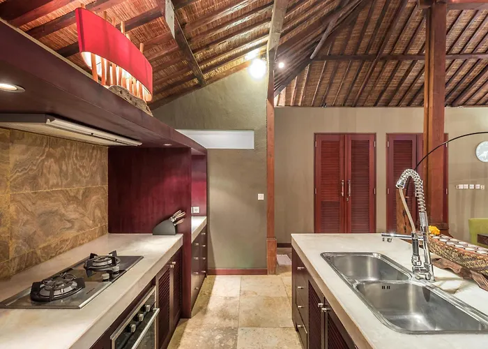 Villa Joglo-style 3 Bedroom In Heart Of