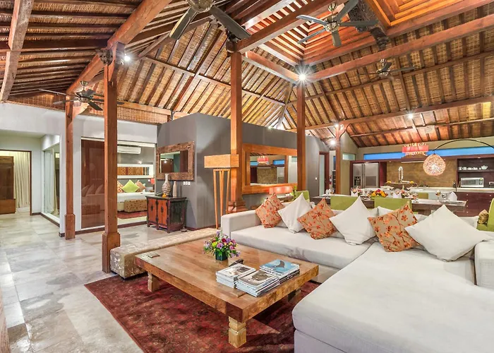 Joglo-style 3 Bedroom In Heart Of فيلة *