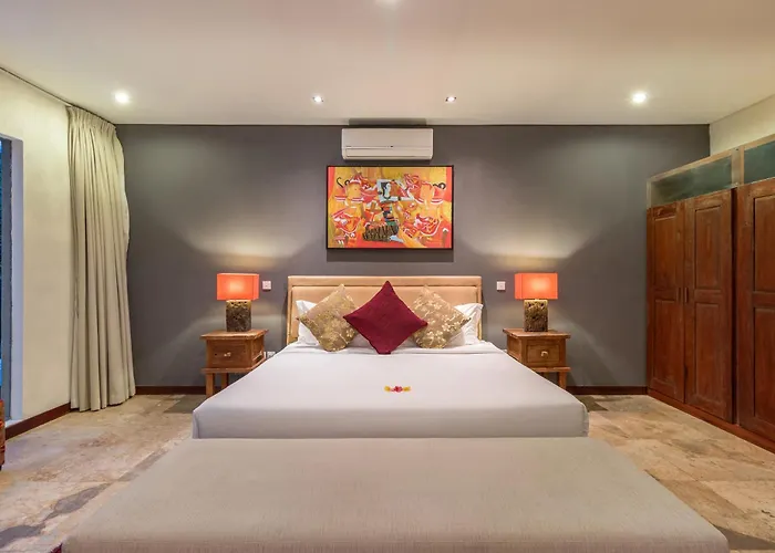 Joglo-style 3 Bedroom In Heart Of فيلة