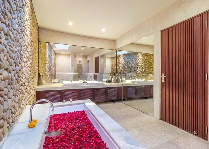 Villa Joglo-style 3 Bedroom In Heart Of