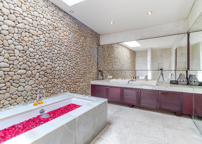 Joglo-style 3 Bedroom In Heart Of * سمينياك