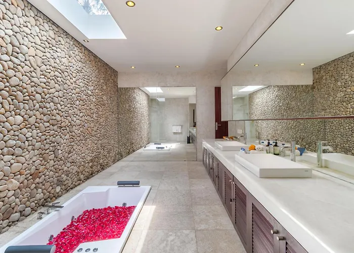Villa Joglo-style 3 Bedroom In Heart Of *