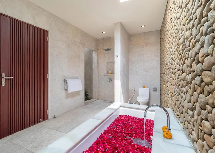 Villa Joglo-style 3 Bedroom In Heart Of