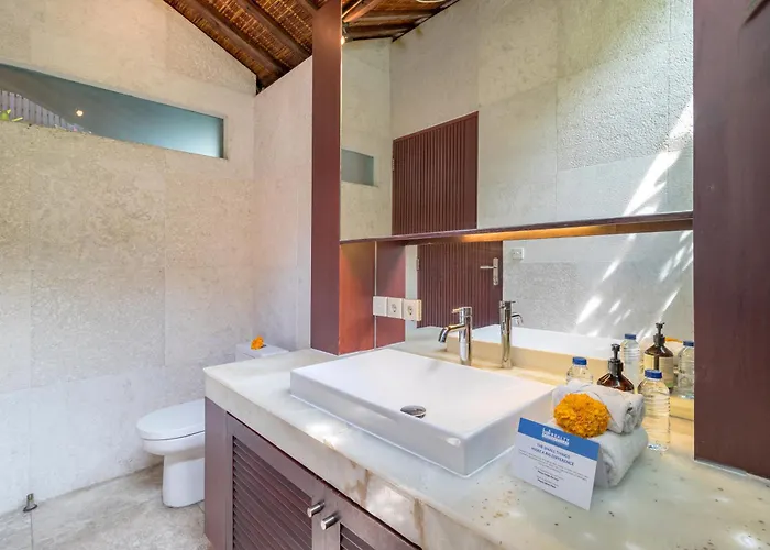 Joglo-style 3 Bedroom In Heart Of سمينياك