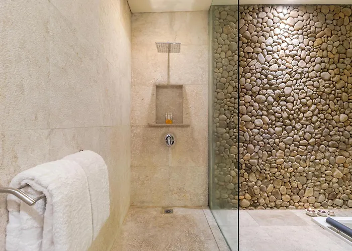 Joglo-style 3 Bedroom In Heart Of فيلة